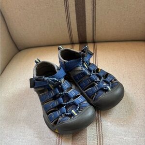 Blue and Black Keens